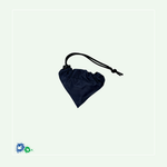 Zusammengefaltete und mit dem Kordelband zusammengezogene Nylon-Einkaufstasche in der Farbe "navy" (blau).